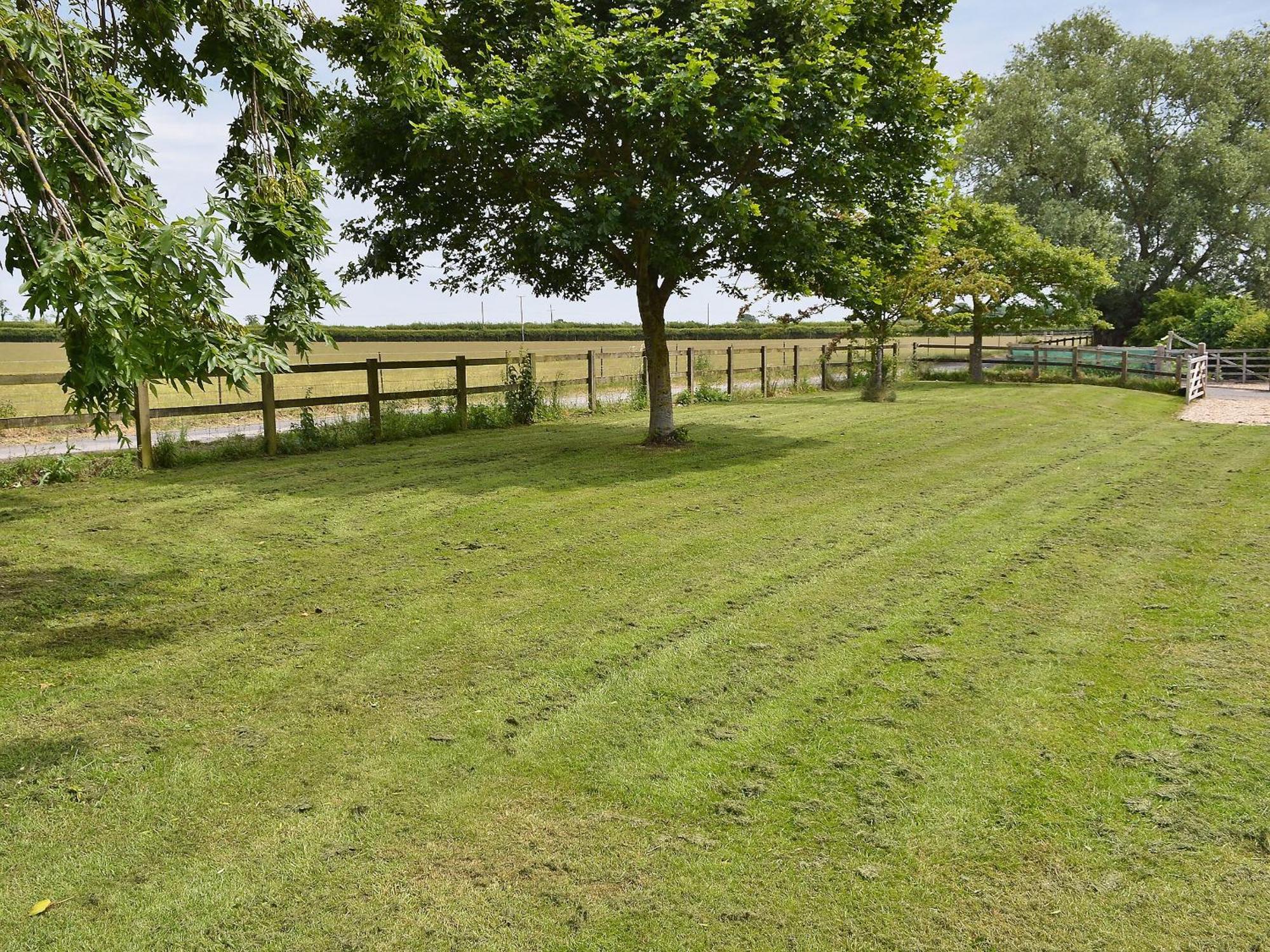 The Hayloft - 28836 Villa รอยัล วูตัน บาสเซ็ตต์ ภายนอก รูปภาพ